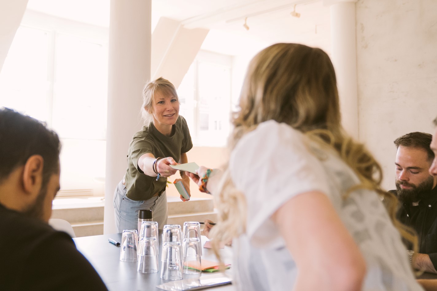 produktive-zusammenarbeit Personen im Workshop